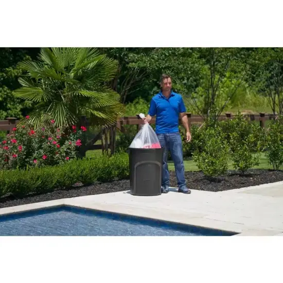 Black Plastic 32-Gallon Outdoor Trash Can with Snap-Fit Lid and Handles {3}