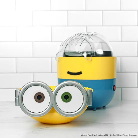 Uncanny Brands Minions Deluxe Popcorn Maker {2}