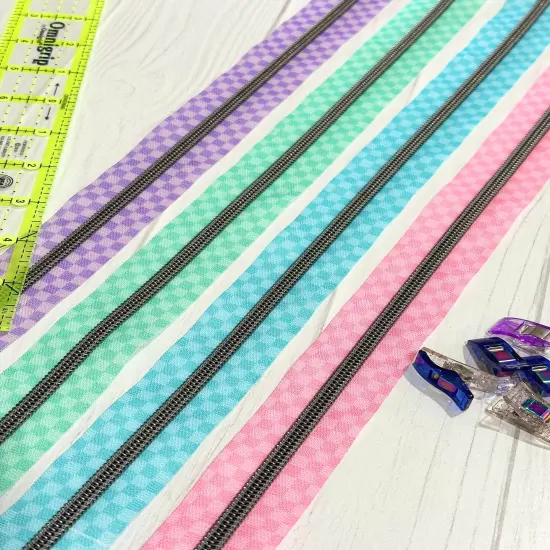 Tonal Check tape with gunmetal teeth Pink {5}