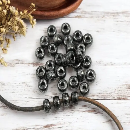 20g Jet Rembrandt 2/0 Matubo Beads {2}