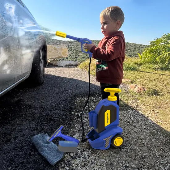 Goodyear Kids Water Pressure Car Cleaner Set {3}
