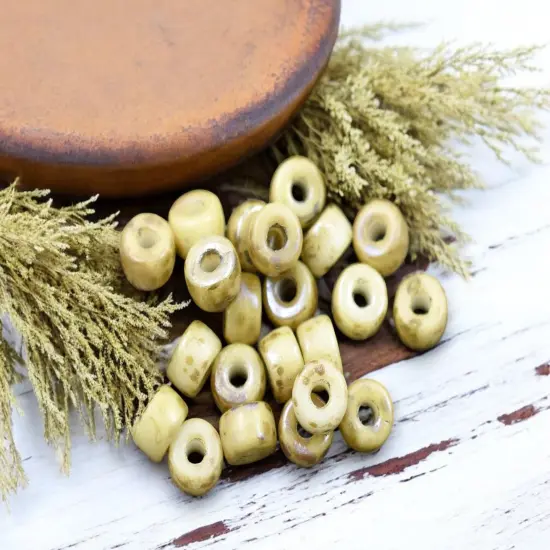 20g Opaque Chalk Rembrandt 2/0 Matubo Beads {1}