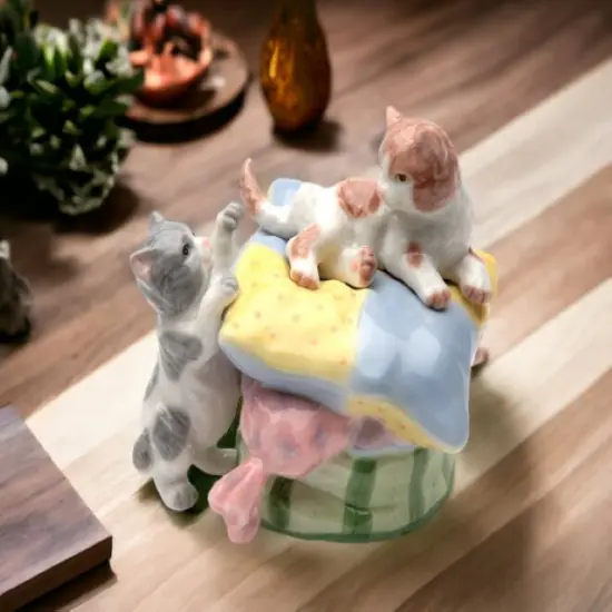 Ceramic Two Kittens Playing on Pillow Music Box, Home D&eacute;cor, Gift for Her, Gift for Mom, Kitchen D&eacute;cor, Cat Lovers Gift, Pet Loss Gift {1}