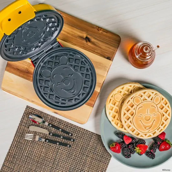 Uncanny Brands Disney Winnie the Pooh Waffle Maker {2}
