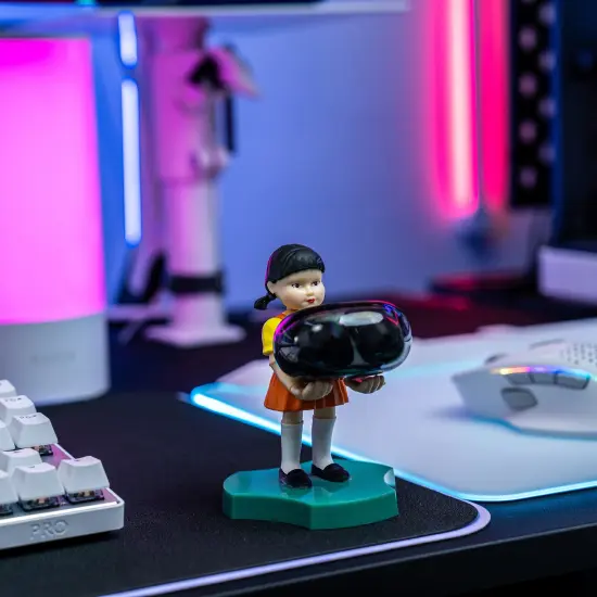 Exquisite Gaming: Cable Guys Holdems: Squid Games: Young-Hee Girl - Earbud & Phone Holder, 4.5" Mini Collectible With a Twist, Series Licensed Figure {6}