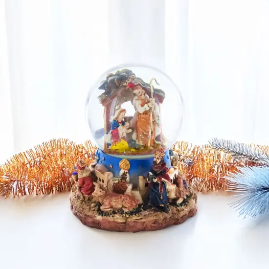 Regal Gift Bearers Nativity Scene Musical Water Snow Globe {3}