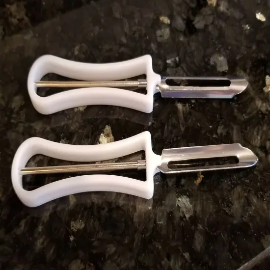 Handy Housewares 2 Piece Swivel Vegetable Peeler Set - Ideal for Apples, Carrots, Potatoes {4}