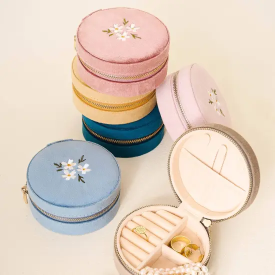 ROUND VELVET JEWELRY CASE BLUSH {2}