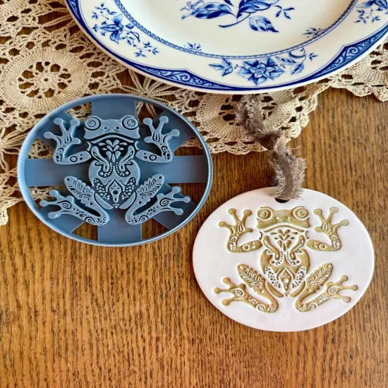 WALL ART | FROG | SPRING | LARGE CLAY CUTTER {1}