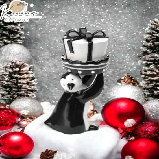Ceramic Christmas Penguin with Present Salt & Pepper Shakers, Home D&eacute;cor, Gift for Her, Gift for Mom, Kitchen D&eacute;cor, Christmas D&eacute;cor {1}