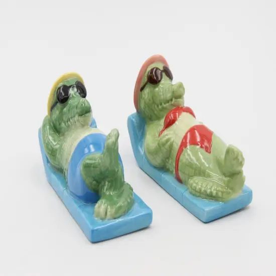 Ceramic Alligator Couple Bathing in the Sun Salt and Pepper Shakers, Home D&eacute;cor, Gift for Her, Gift for Mom, Kitchen D&eacute;cor {2}