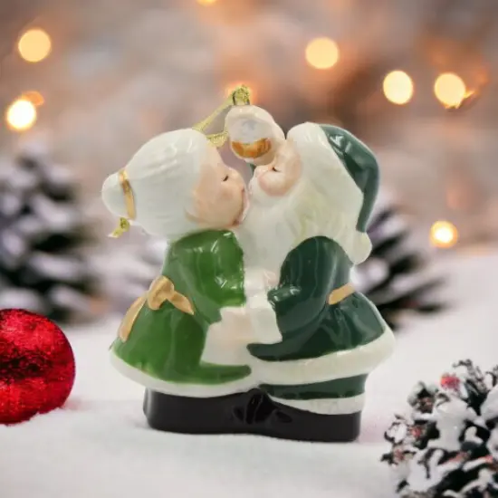 Ceramic Irish Green Kissing Santa Couple Ornament, Home D&eacute;cor, Gift for Her, Gift for Mom, Kitchen D&eacute;cor, Christmas D&eacute;cor, Irish Decor {2}