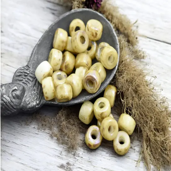 20g Opaque Chalk Rembrandt 2/0 Matubo Beads {3}