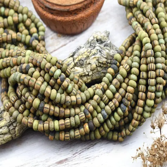 5/0 Aged Ghost Jade Striped Picasso Mix Seed Beads (20" Strand) {1}