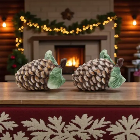Ceramic Christmas Pine Cone Salt & Pepper Shakers, Home D&eacute;cor, Gift for Her, Gift for Mom, Kitchen D&eacute;cor, Christmas D&eacute;cor {2}