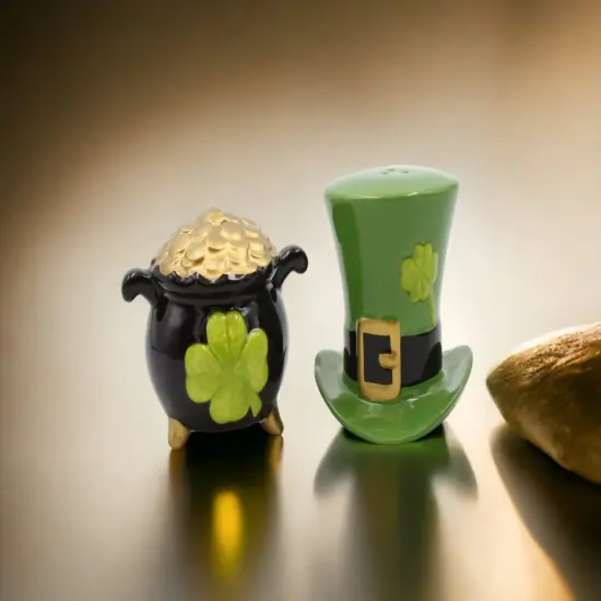 Ceramic Irish Top Hat and Pot of Gold Salt and Pepper Shakers, Gift for Her, Gift for Mom, Kitchen D&eacute;cor, Irish Saint Patrick&rsquo;s Day D&eacute;cor {2}