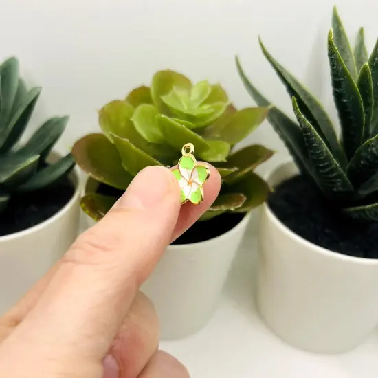 1, 4, 20 or 50 Pieces: Green and White Flower Charms {4}