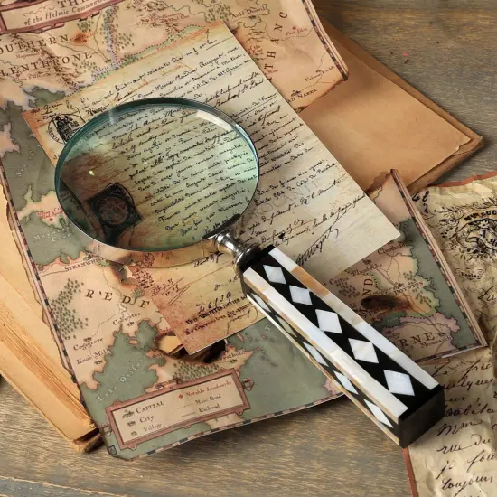Handcrafted Magnifying Glass for Clear Detail View {1}