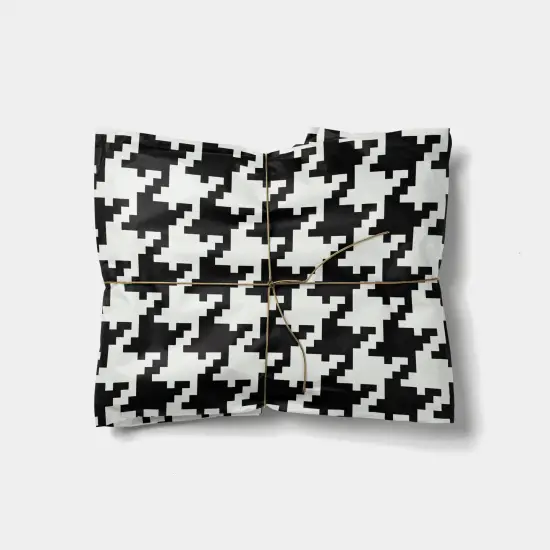 Oversized Houndstooth Gift Wrap {1}