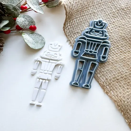 DANGLE NUTCRACKER ORNAMENT | CLAY CUTTER {2}