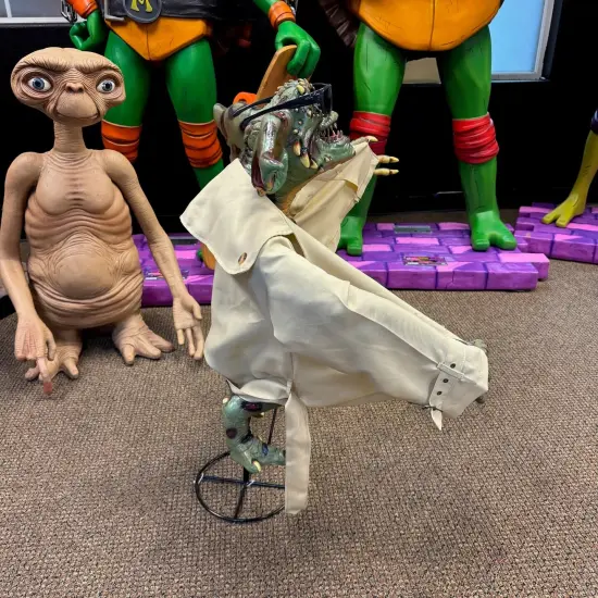 Gremlins 2 Prop Replica Stunt Puppet Flasher Gremlin NECA {6}