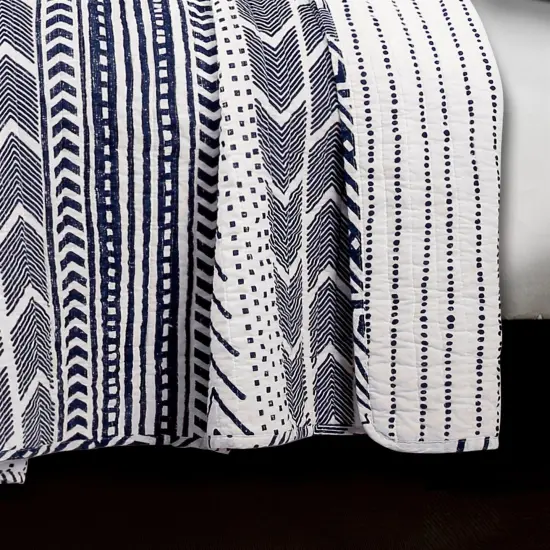 3 Piece Reversible Cotton Quilt Set with Geometric Patterns and Chevron for All Season Use {2}