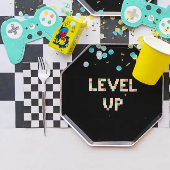 BLACK & WHITE SIGNATURE CHECKER LARGE NAPKINS {6}