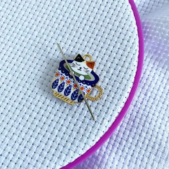 2 Pieces Needle Minder Cartoon Cup Cat Cute Needle Holders Magnet for Modern Cross Stitch Embroidery Accessories {4}