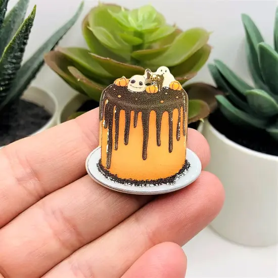Halloween Cake, Fall Baker's Pendant, 37x30mm {4}