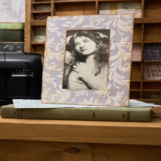 Sizzix 3D Texture Fades Embossing Folder A5 by Tim Holtz-Botanical {6}