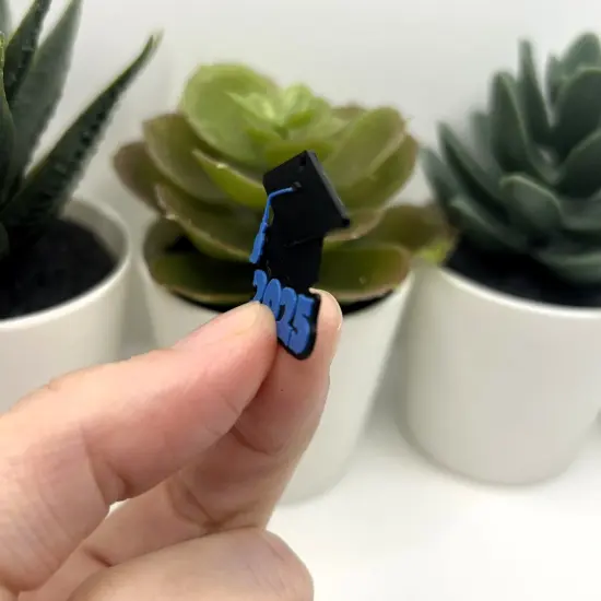 1, 4, or 20 Pieces: Blue and Black 2025 Graduation Cap Charms {4}