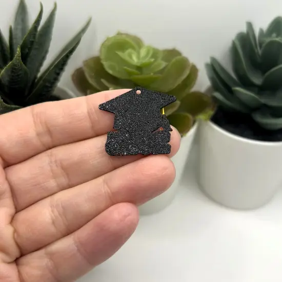 1, 4, or 20 Pieces: Yellow and Black 2025 Graduation Cap Charms {4}