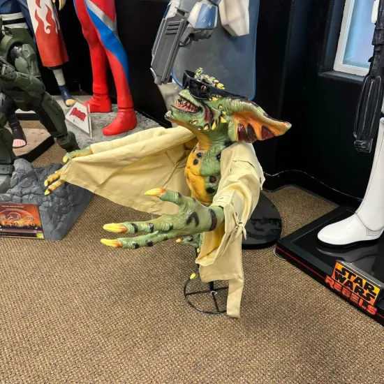 Gremlins 2 Prop Replica Stunt Puppet Flasher Gremlin NECA {4}