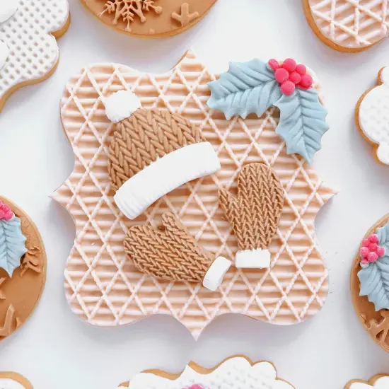 KNITTED SNOW GEAR MOLD {5}