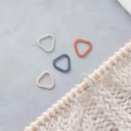 Soft Triangle Stitch Markers-Medium {4}