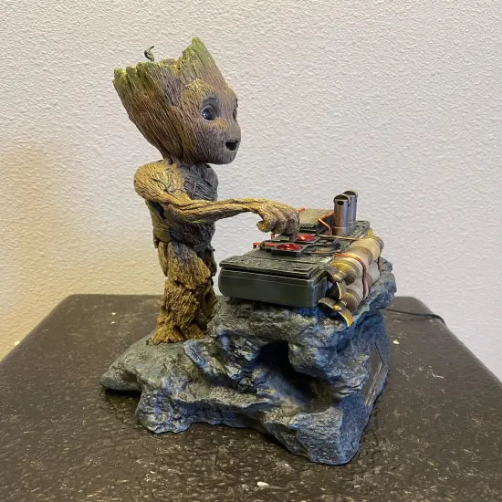 Guardians of the Galaxy Vol. 2 Baby Groot Master Craft Table Top Statue {5}