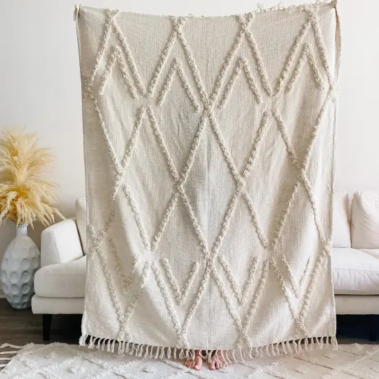 Handcrafted Bohemian Beige Tufted Throw Blanket with Tassels &ndash; Cozy & Chic {1}