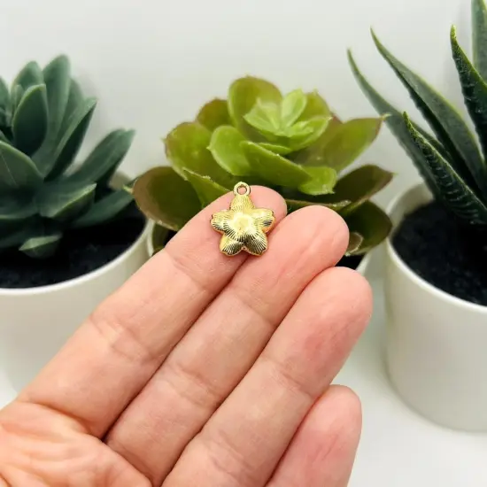 1, 4, 20 or 50 Pieces: Green and White Flower Charms {2}