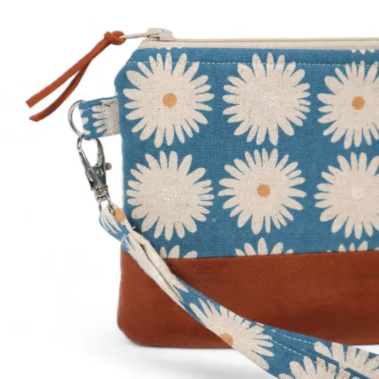 Crosscut Sewing Co.&reg; Wristlet Sewing Kit - Beginner Sewing Project Kit Daisy {5}