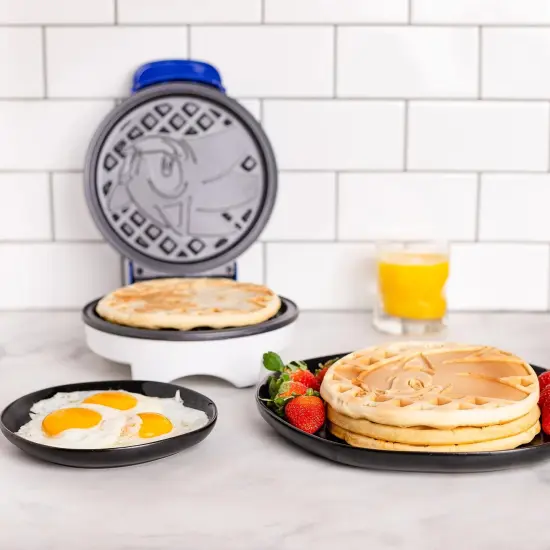 Uncanny Brands Sonic the Hedgehog Waffle Maker {3}
