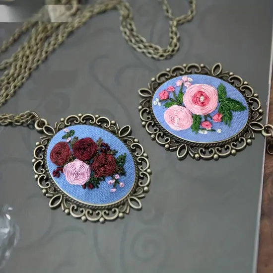 4 Pieces Silk Embroidery Pendant Kit for Beginner {4}