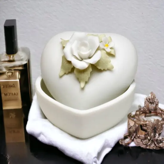 Ceramic Small Heart Shape Jewelry Box with Rose Flower, Home Décor, Gift for Her, Gift for Mom, Wedding Gift, Vanity Decor {1}