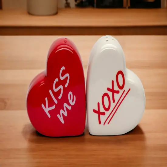 Ceramic Kiss Me And XOXO Heart Shaped Salt And Pepper, Gift for Her, Gift for Mom, Kitchen D&eacute;cor, Valentine&rsquo;s Day D&eacute;cor, Romantic D&eacute;cor {2}