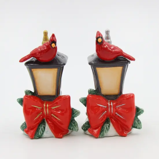 Ceramic Cardinal Bird on Lamp Post Christmas Decor Salt And Pepper Shakers, Home D&eacute;cor, Gift for Her, Gift for Mom, Kitchen D&eacute;cor {3}