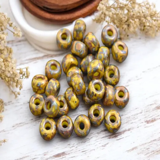 20g Yellow Travertine 2/0 Matubo Beads {3}