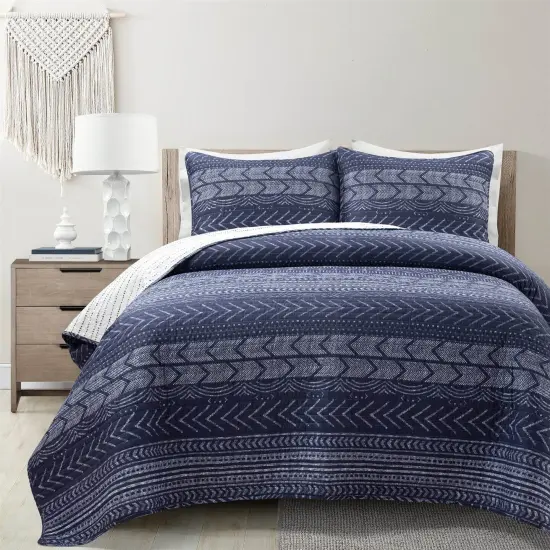 Scandinavian Chevron Navy Blue White Reversible Cotton Quilt Set {1}