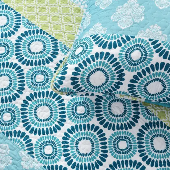 Cotton 3 Piece Reversible Blue White Green Floral Damask Quilt Set {2}