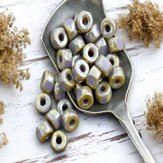 20g 3 Cut Violet Rembrandt 2/0 Matubo Beads {3}