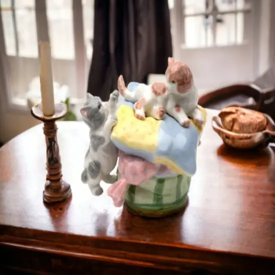 Ceramic Two Kittens Playing on Pillow Music Box, Home D&eacute;cor, Gift for Her, Gift for Mom, Kitchen D&eacute;cor, Cat Lovers Gift, Pet Loss Gift {2}