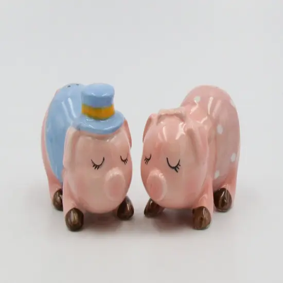 Ceramic Kissing Pigs Salt And Pepper Shakers, Home D&eacute;cor, Gift for Her, Gift for Mom, Kitchen D&eacute;cor, Dining Table D&eacute;cor, Farmhouse Decor {2}
